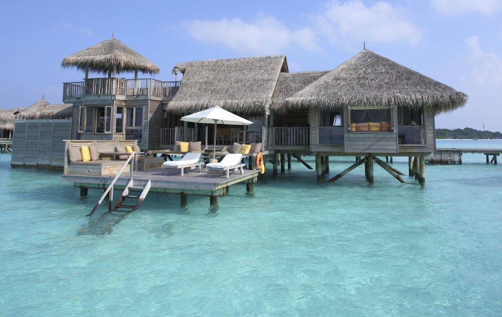 Maldives Vs Tahiti. Comparing two of the most luxurious honeymoon destinations