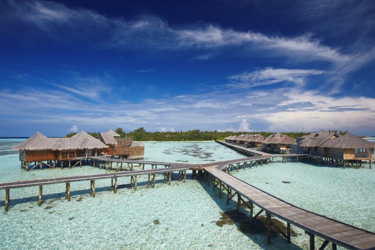 Maldives Vs. French Polynesia: Comparing the two most LUXURIOUS places ...